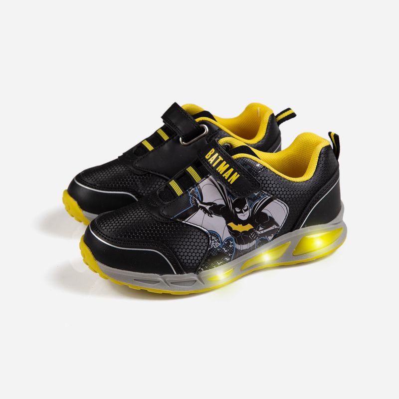 Tenis con luces de ni o negro amarillo de Batman Dc Comics