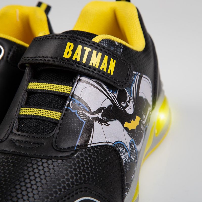 Tenis con luces de ni o negro amarillo de Batman Dc Comics